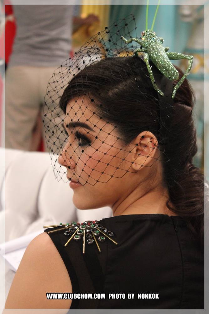 ชมพู่ - พลอย กับชุดสุดหรู 3 แช๊ป