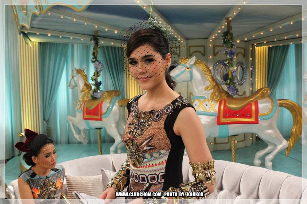 ชมพู่ - พลอย กับชุดสุดหรู 3 แช๊ป