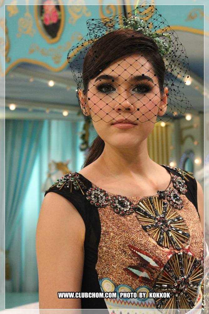 ชมพู่ - พลอย กับชุดสุดหรู 3 แช๊ป