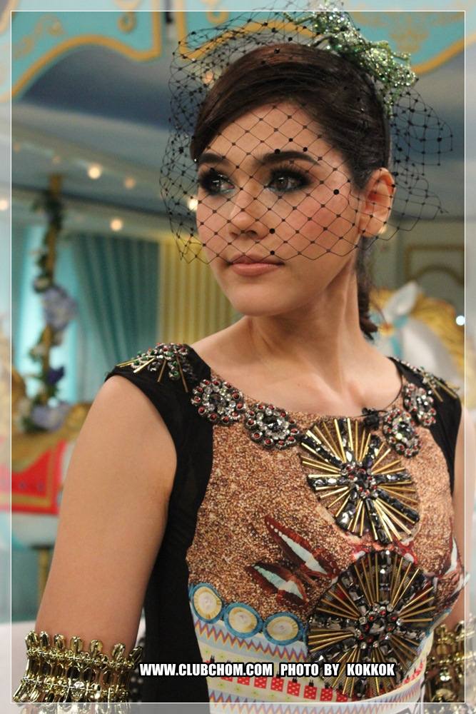 ชมพู่ - พลอย กับชุดสุดหรู 3 แช๊ป