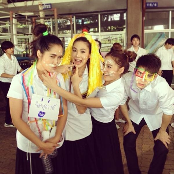 เจนี่ เทียนโพธิ์สุวรรณ ใส่ชุดนักศึกษาใน ดาวเกี้ยวเดือน เป๊ะสุด!