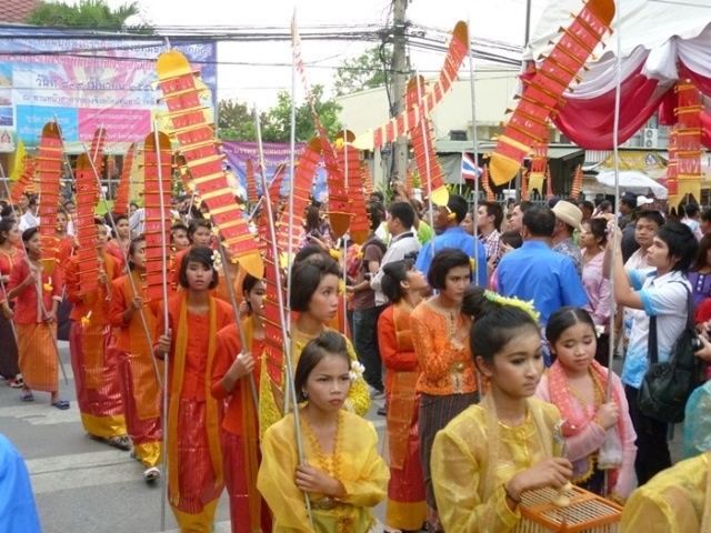 เปิงสงกรานต์และถนนข้าวแช่