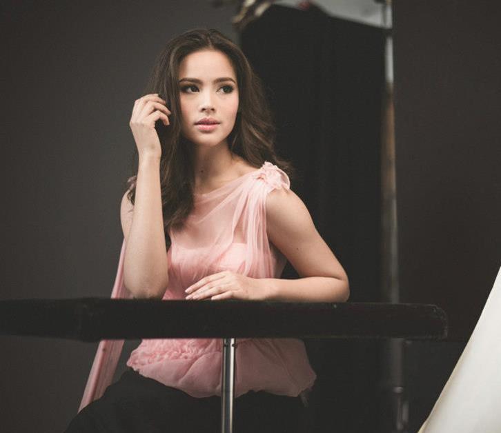 ดาราสาวลูกครึ่ง