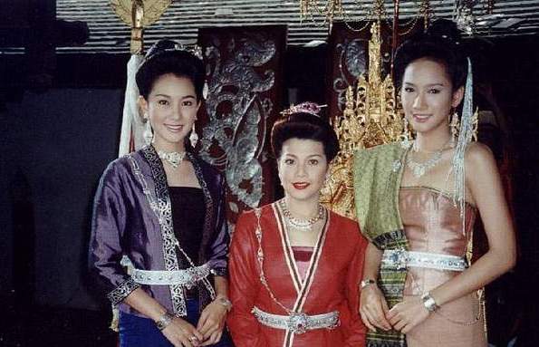 อั้ม นุ่น ยิ่งแก่ยิ่งสวย