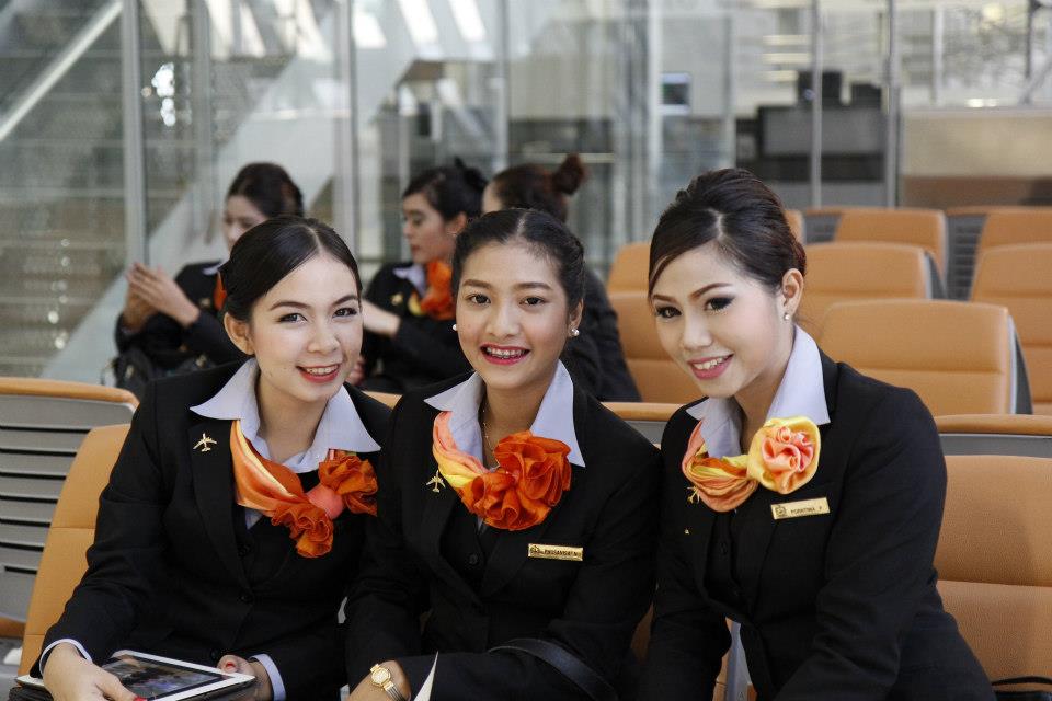 สามสาวสวยของสถาบัน