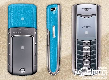 ตะลึ่ง มือถือสองแสนของ อั้ม-พัชราภา (อยากเห็นมั้ยรุ่นไหน?)