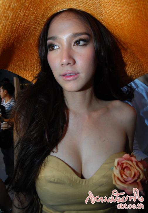 อั้ม พัชราภา : แต่งหน้าเบา ๆ แต่สวยมาก ^_^