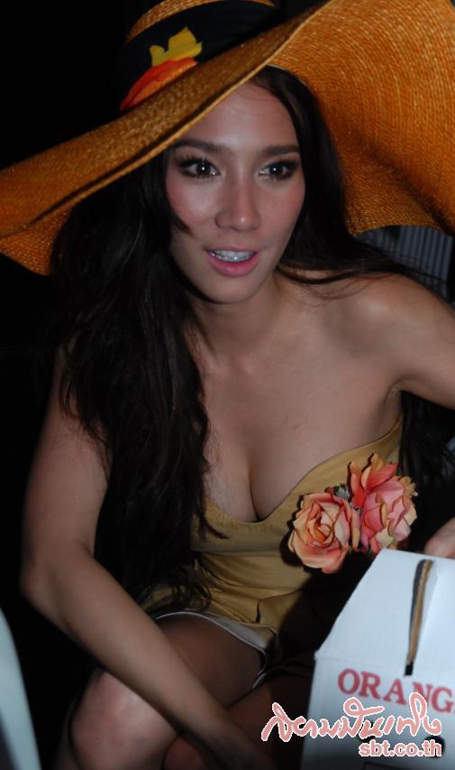 อั้ม พัชราภา : แต่งหน้าเบา ๆ แต่สวยมาก ^_^