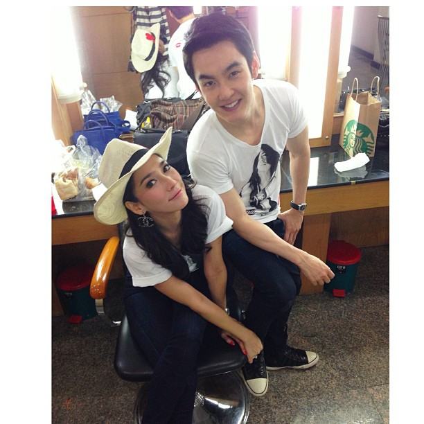 มาแล้ว ! รูปปาร์ตี้ 1 ล้าน Followers By. อั้ม พัชราภา ไชยเชื้อ (บรรกาศแบบงานวัด) อั้ม & แอมป์ หวานติดดินสุดๆ