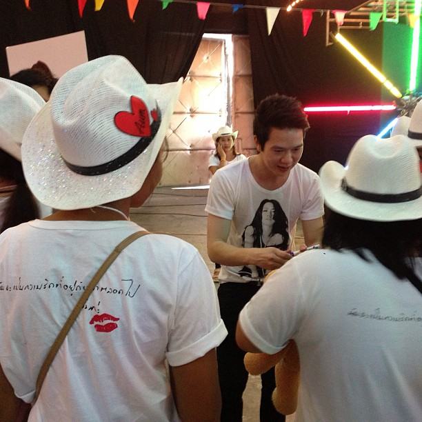 สนุกสุดเหวี่ยง! อั้ม จัดปาร์ตี้เลี้ยงแฟนคลับ ฉลองยอด IG ทะลุล้าน