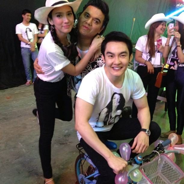 สนุกสุดเหวี่ยง! อั้ม จัดปาร์ตี้เลี้ยงแฟนคลับ ฉลองยอด IG ทะลุล้าน