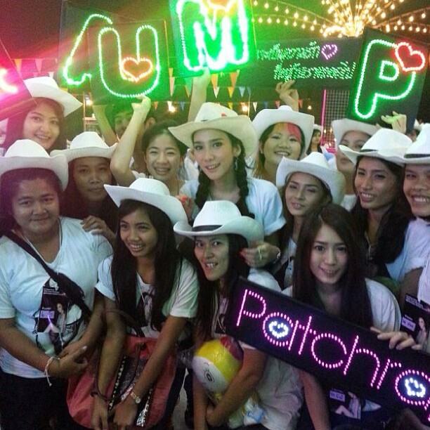 สนุกสุดเหวี่ยง! อั้ม จัดปาร์ตี้เลี้ยงแฟนคลับ ฉลองยอด IG ทะลุล้าน