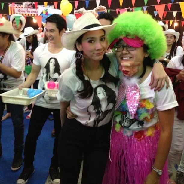 สนุกสุดเหวี่ยง! อั้ม จัดปาร์ตี้เลี้ยงแฟนคลับ ฉลองยอด IG ทะลุล้าน