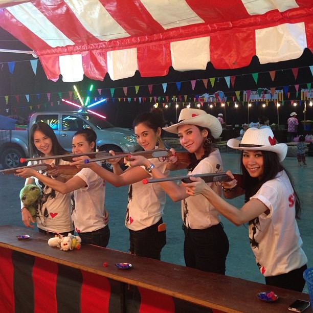 สนุกสุดเหวี่ยง! อั้ม จัดปาร์ตี้เลี้ยงแฟนคลับ ฉลองยอด IG ทะลุล้าน