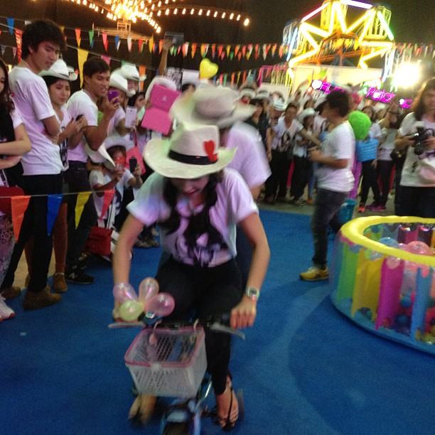 สนุกสุดเหวี่ยง! อั้ม จัดปาร์ตี้เลี้ยงแฟนคลับ ฉลองยอด IG ทะลุล้าน