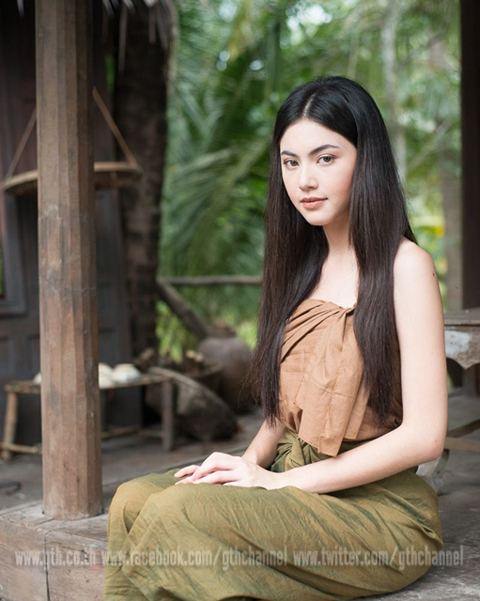 ใหม่ ทุ่มสุดตัว ฉากห้อยหัวเล่นเองไม่ใช้สแตนอิน ใน พี่มาก..พระโขนง