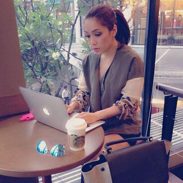 โมเม นภัสสร บุรศิริ  หรือ โมเมพาเพลิน