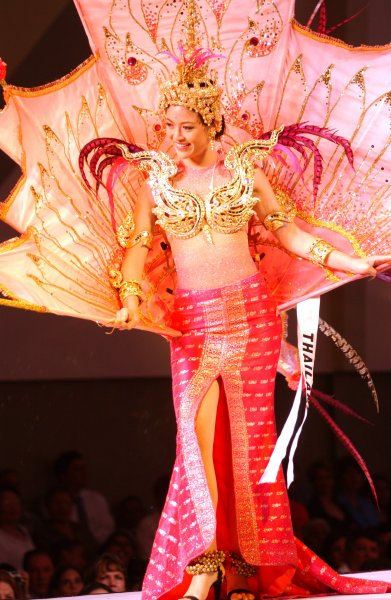 เยาวลักษณ์ ไตรสุรัตน์-Miss Universe 2003