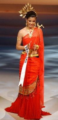 มรกต กิตติสาระ-Miss Thailand Universe 2004