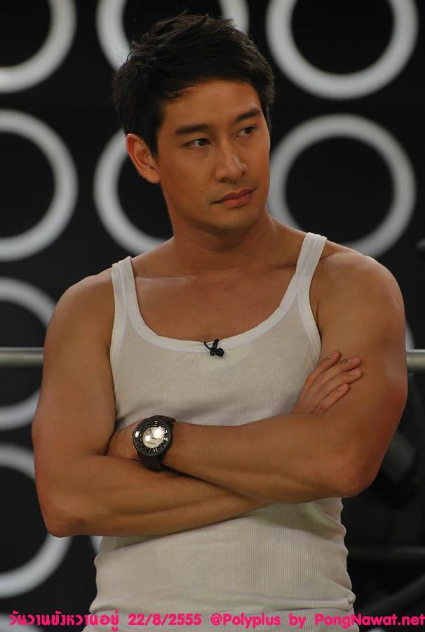 พี่ป้อง...ยิ้มน่าร๊ากกแอ๊รายย