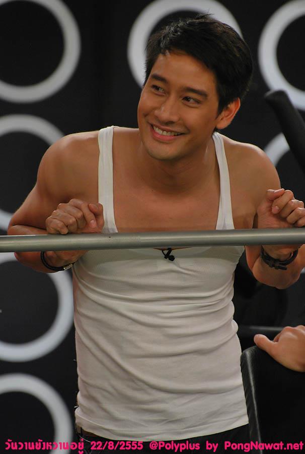 พี่ป้อง...ยิ้มน่าร๊ากกแอ๊รายย