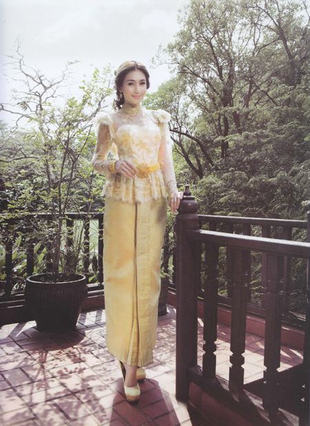 แฟชั่น ชุดแต่งงานแบบไทย กับ เนย โชติกา