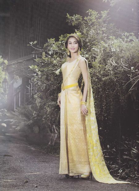 แฟชั่น ชุดแต่งงานแบบไทย กับ เนย โชติกา