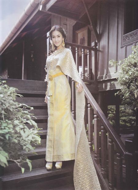 แฟชั่น ชุดแต่งงานแบบไทย กับ เนย โชติกา