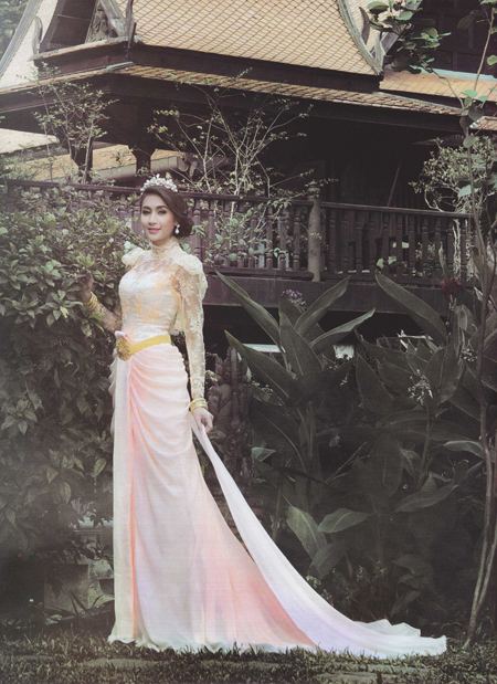 แฟชั่น ชุดแต่งงานแบบไทย กับ เนย โชติกา