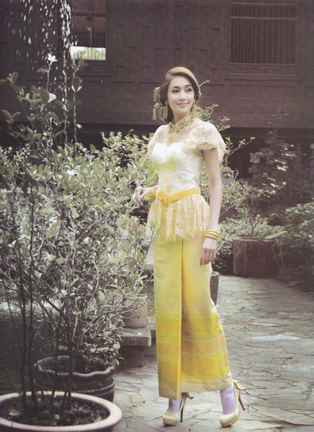 แฟชั่น ชุดแต่งงานแบบไทย กับ เนย โชติกา