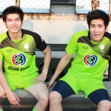 จะรับ อาเล็ก หรือ วุตม์ ดีขะ