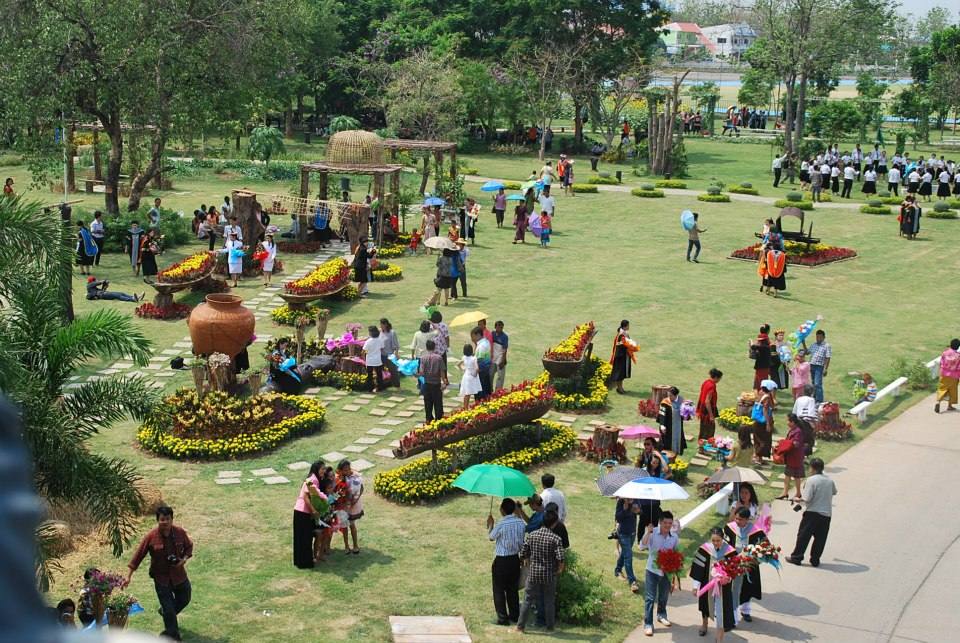 พิธีพระราชทานปริญญาบัตร มหาวิทยาลัยมหาสารคาม ประจำปี 2555