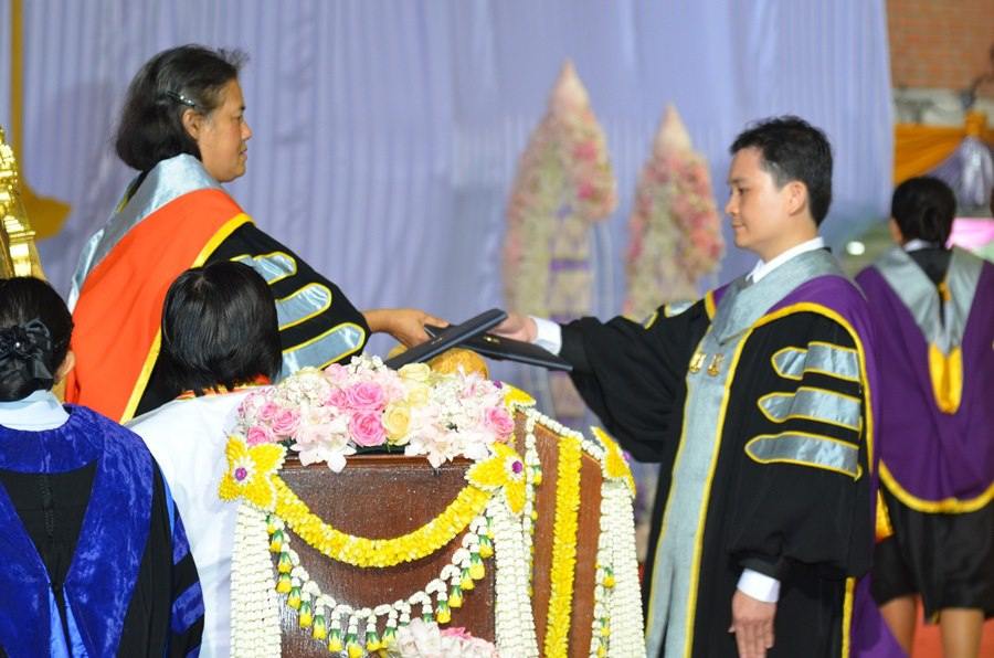 พิธีพระราชทานปริญญาบัตร มหาวิทยาลัยมหาสารคาม ประจำปี 2555