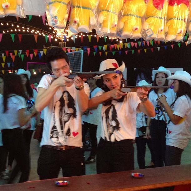 &ldquo;อั้ม&rdquo; ควักเงินล้านจัดปาร์ตีฉลองคนตาม IG ครบ 1 ล้าน แจกทองอีก 12 บาท