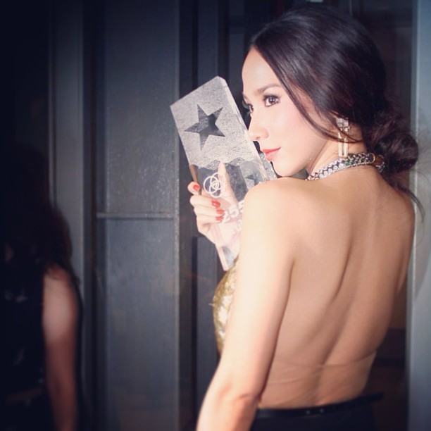 &ldquo;อั้ม&rdquo; ควักเงินล้านจัดปาร์ตีฉลองคนตาม IG ครบ 1 ล้าน แจกทองอีก 12 บาท