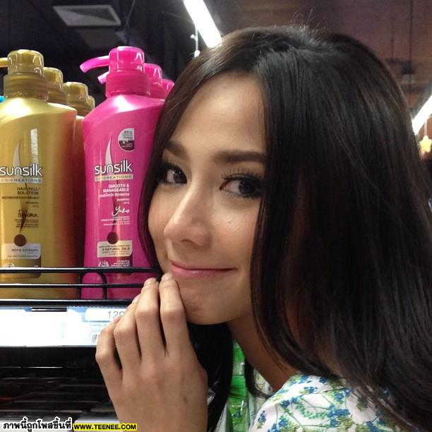 อั้ม พัชราภา คือนักแสดงหญิงที่ประชาชนอยากเล่นน้ำสงกรานต์ด้วยมากที่สุด