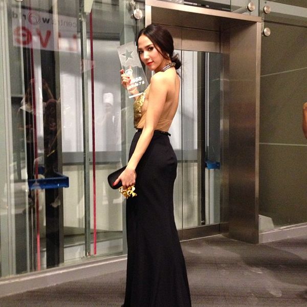 2 แสน!! ราคาเดรสของซุป&prime;ตาร์ "อั้ม พัชราภา"