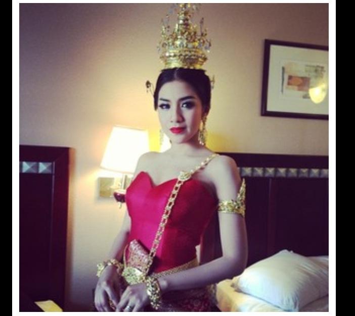 นานๆจะได้เห๊นที!!  ใบเตยใส่ชุดไทย!!