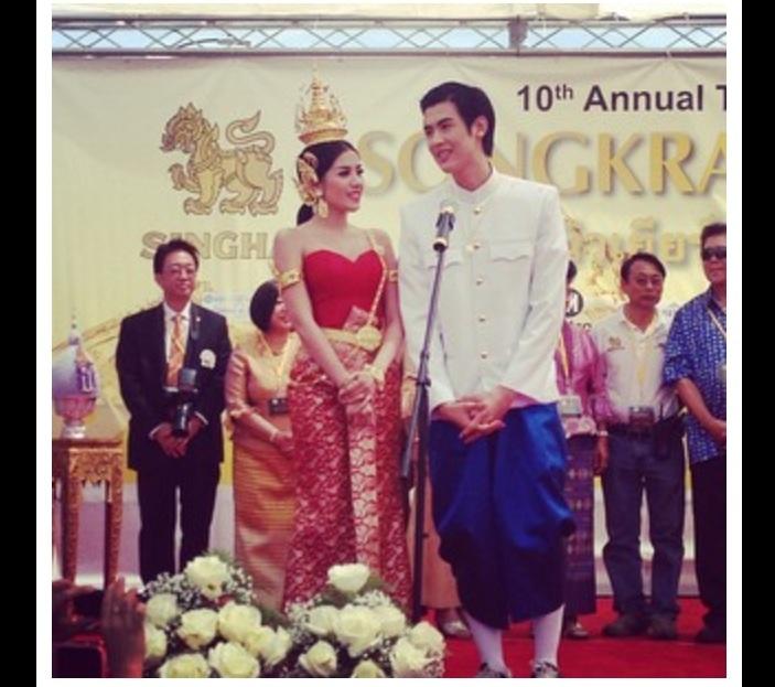 นานๆจะได้เห๊นที!!  ใบเตยใส่ชุดไทย!!