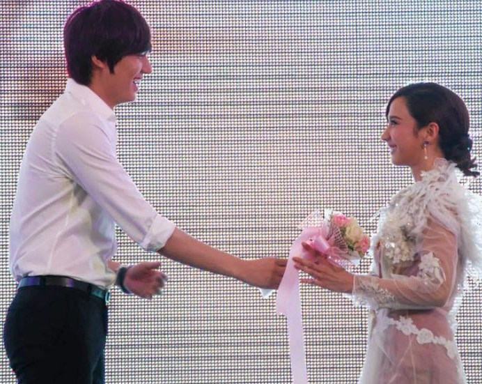 อั้ม พัชราภา ซุปตาร์เบอร์1ของสยามประเทศที่ได่ร่วมงานกับซุปตาร์เกาหลีมากที่สุดในประวัติศาสตร์ไทย เกาหลี