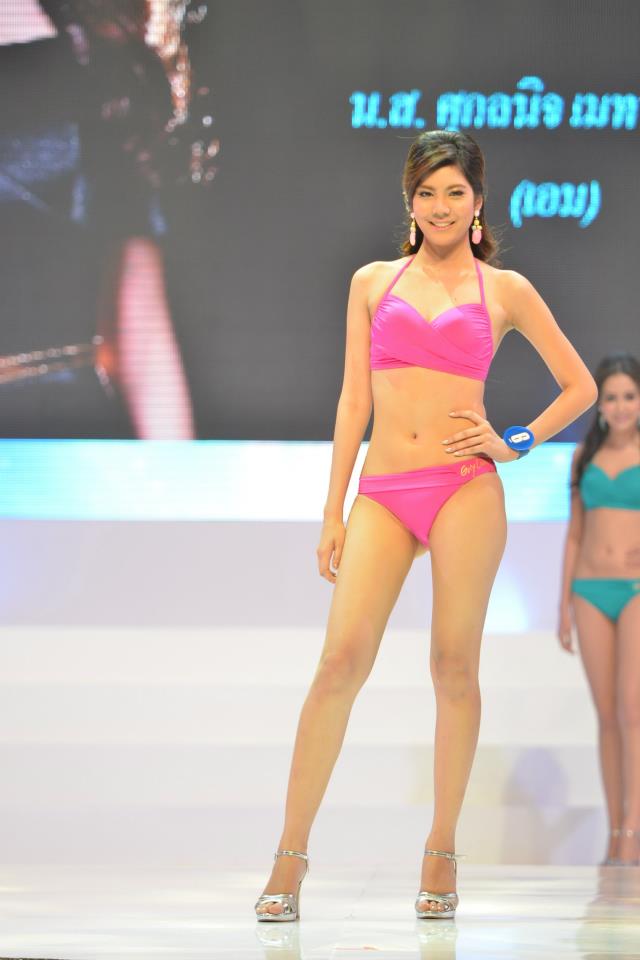 20 สาวงาม ผู้เข้าประกวด "มิสไทยแลนด์เวิลด์ 2012" ในรอบซ้อมเดินชุดว่ายน้ำ และ โชว์มงกุฏเพชร ประดับมุก