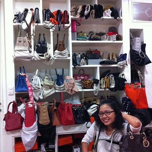 เปิดคลังกระเป๋า-รองเท้า .........ราคาหลาย ล้าน ของ อั้ม พัชราภา