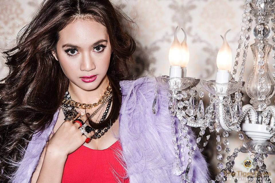 ดูแปลกตา หญิง กัญญาพัชญ์