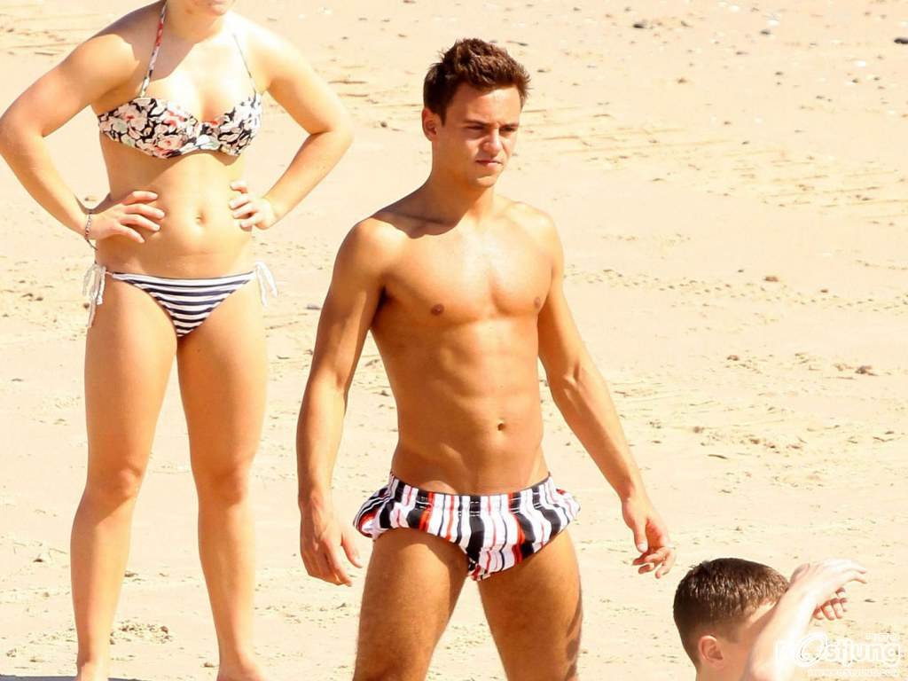 Tom Daley sighting at the beach in Australia