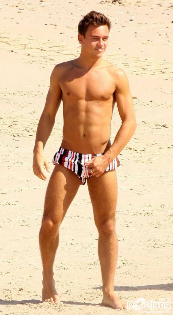 Tom Daley sighting at the beach in Australia