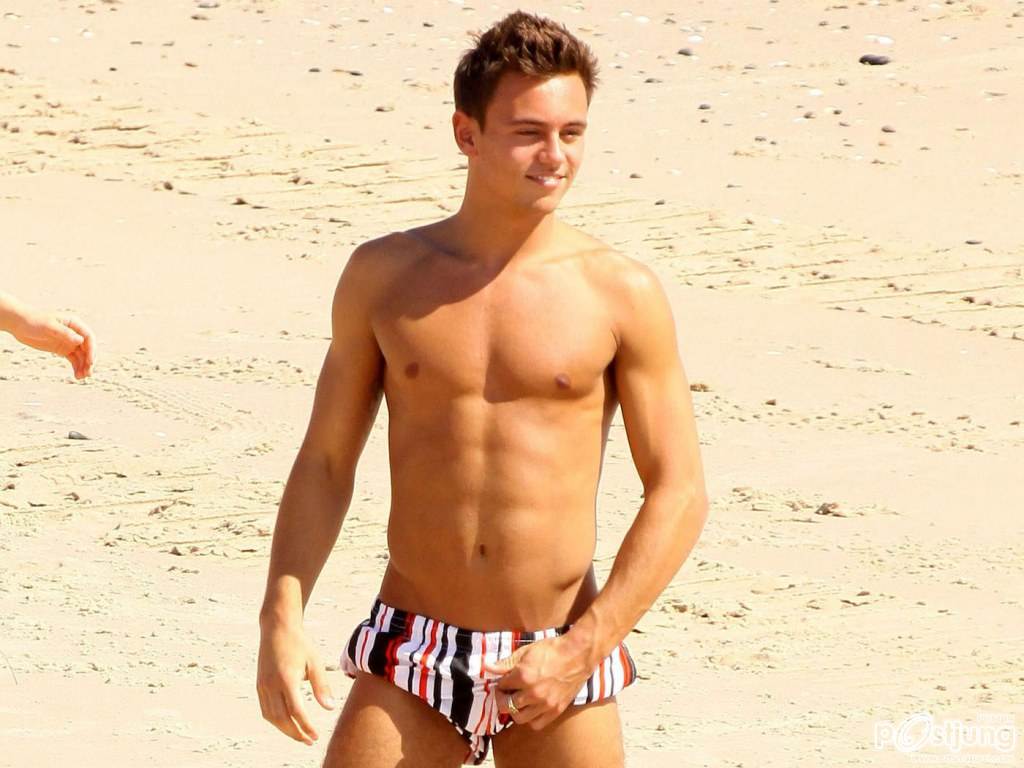 Tom Daley sighting at the beach in Australia