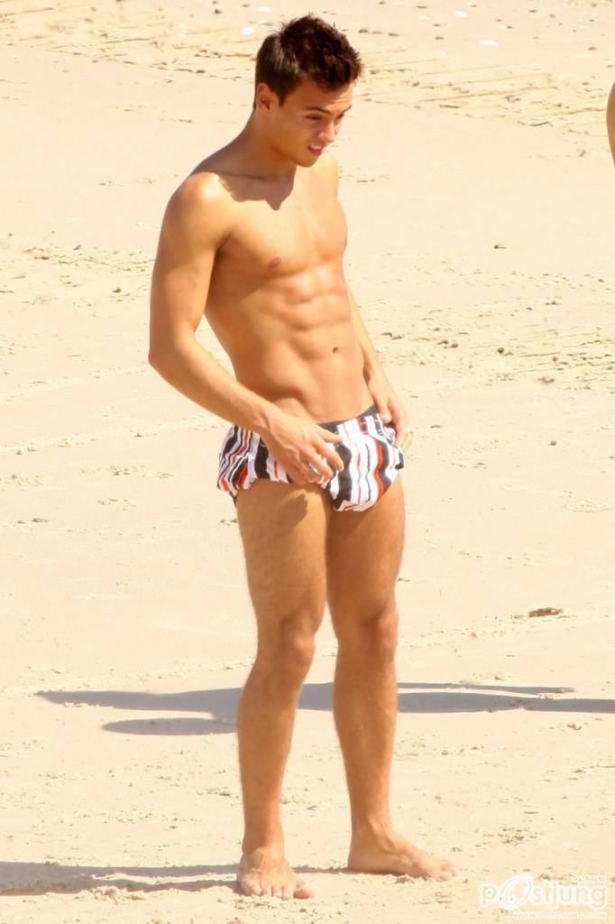 Tom Daley sighting at the beach in Australia