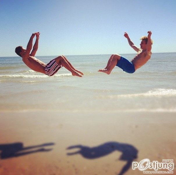 Tom Daley sighting at the beach in Australia