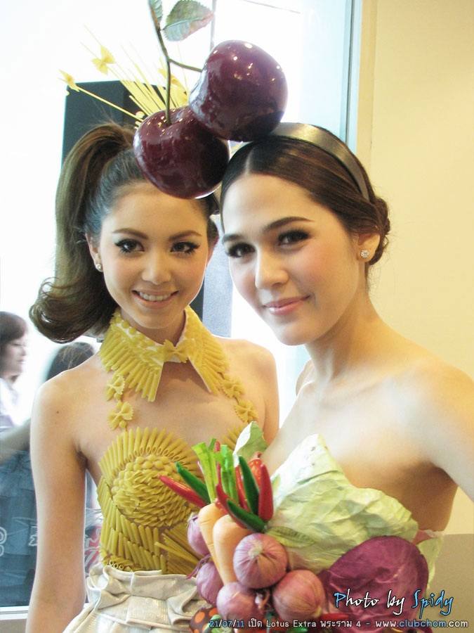 ชมพู่ อารยา และ ใหม่ ดาวิกา ดาราสาวลูกครึ่งสุดฮอต