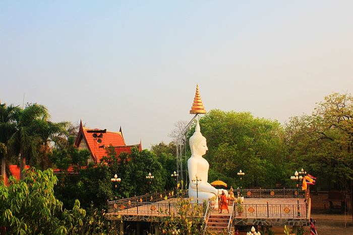 หลวงพ่อพระพุทธพรหม วัดพรหมทินใต้ จังหวัดลพบุรี